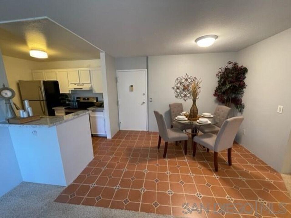 6191 Rancho Mission Rd in San Diego, CA - Building Photo