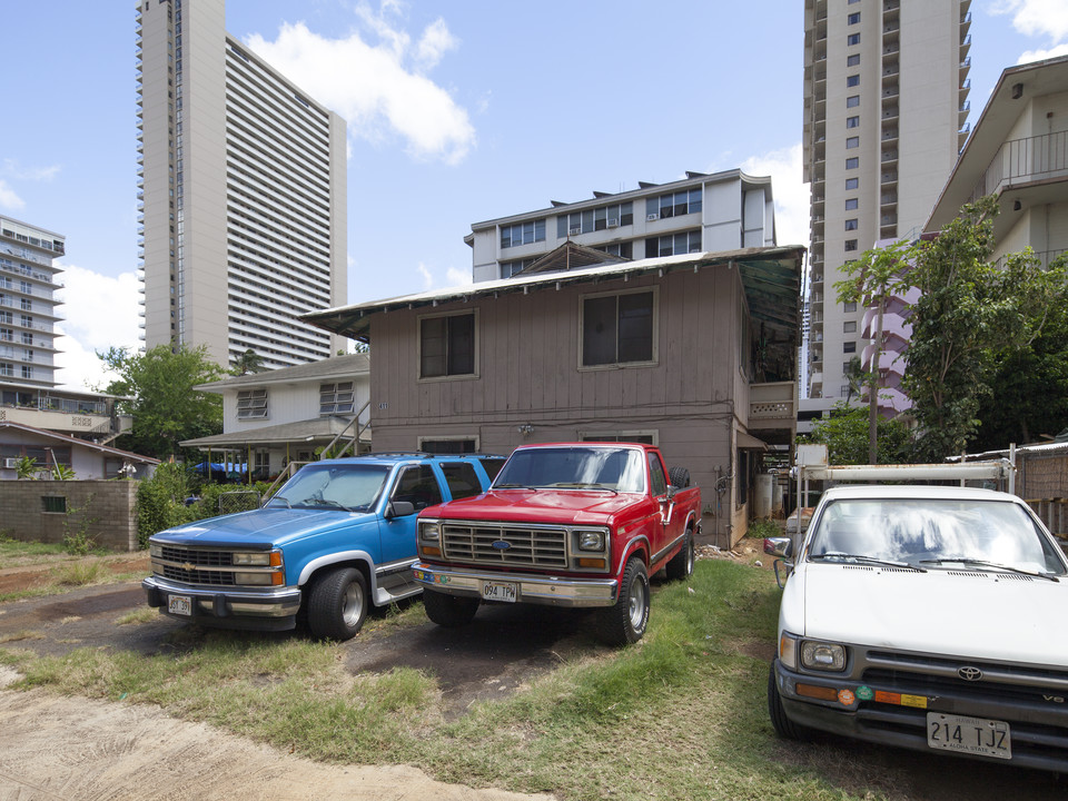 411 Kalaimoku St in Honolulu, HI - Building Photo