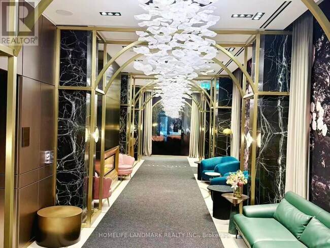 771 Yonge St in Toronto, ON - Building Photo - Building Photo