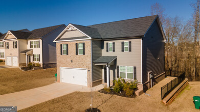 112 Waratah Dr in Locust Grove, GA - Foto de edificio - Building Photo