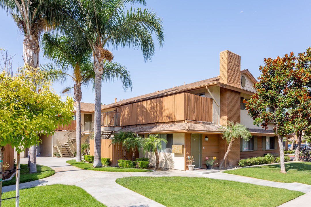 Kenyon Pointe in Tustin, CA - Foto de edificio