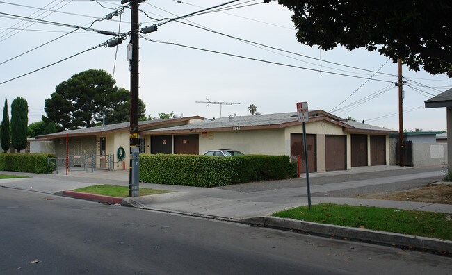 1339-1345 E Palmyra Ave in Orange, CA - Building Photo - Building Photo