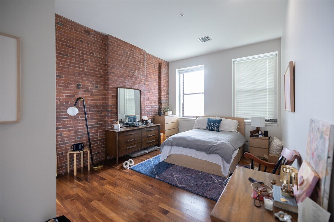 450 Harrison Ave, Unit 317 in Boston, MA - Building Photo