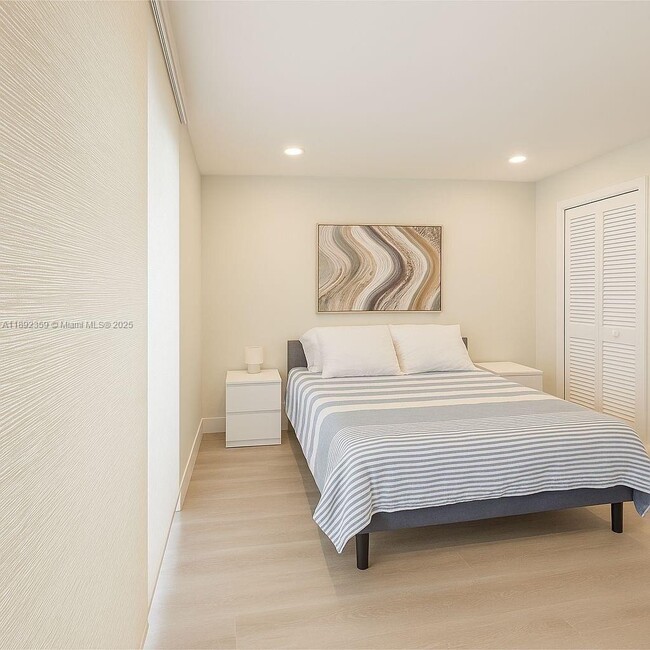 5112 NW 79th Ave in Doral, FL - Foto de edificio - Building Photo