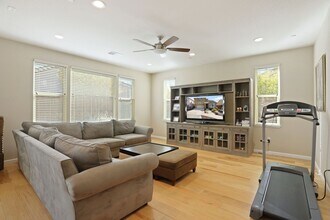 1921 Earl Ct in Woodland, CA - Building Photo - Building Photo