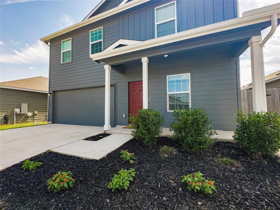 14007 Tordillo Dr in Elgin, TX - Building Photo