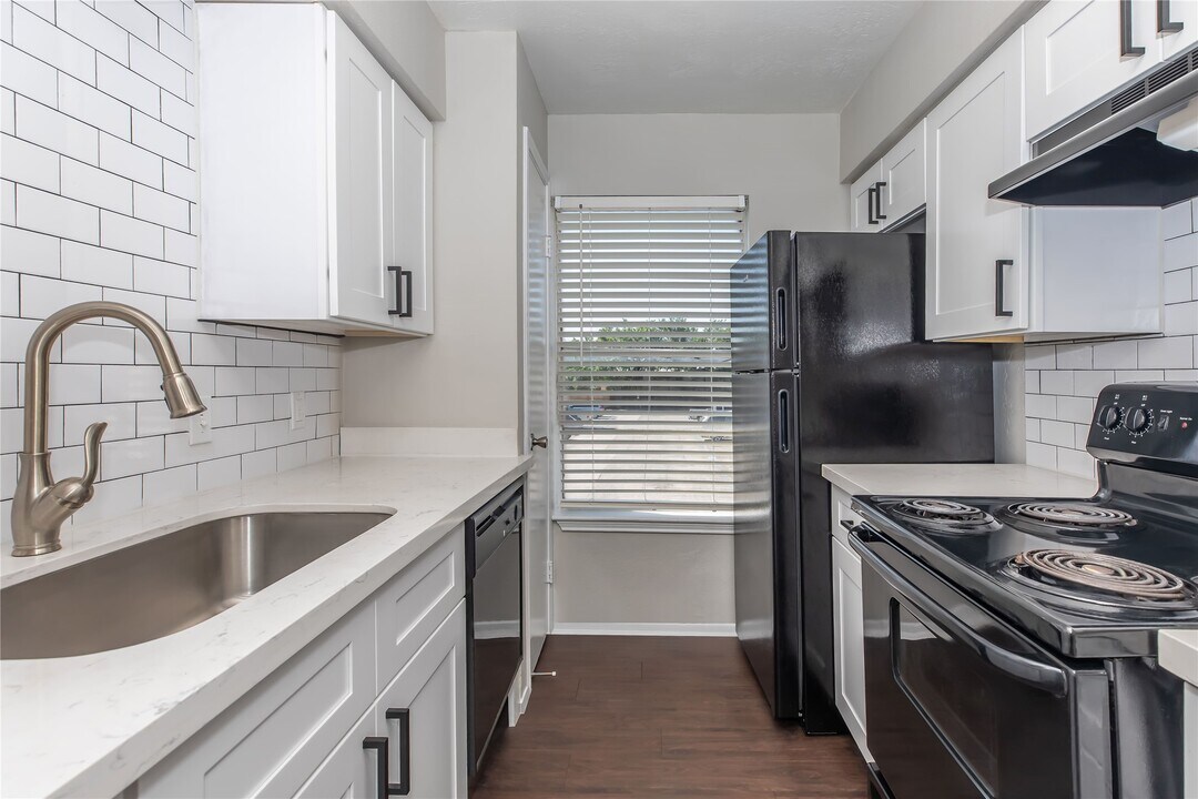1515 Campbell Rd in Houston, TX - Building Photo