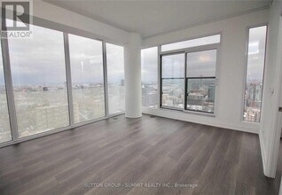 181 Dundas St E in Toronto, ON - Building Photo - Building Photo