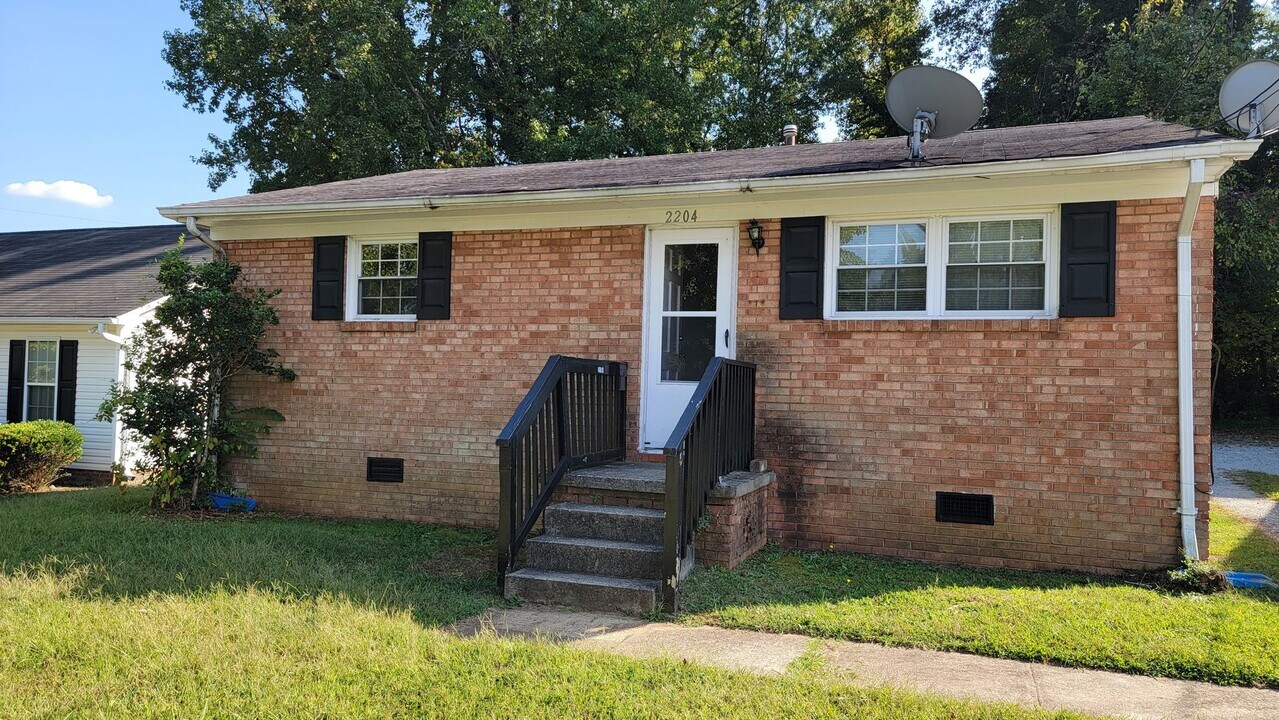 2204 McConnell Rd in Greensboro, NC - Building Photo