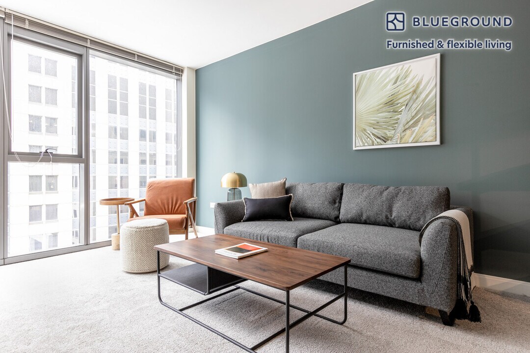 210 N Wells St in Chicago, IL - Foto de edificio