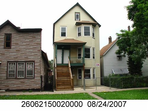 8905 S Escanaba Ave in Chicago, IL - Building Photo