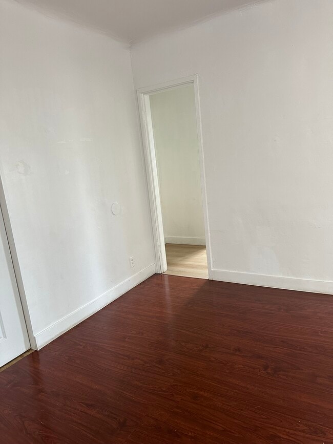 2305 Hauser Blvd, Unit 2305   1/2Hauser in Los Angeles, CA - Foto de edificio - Building Photo