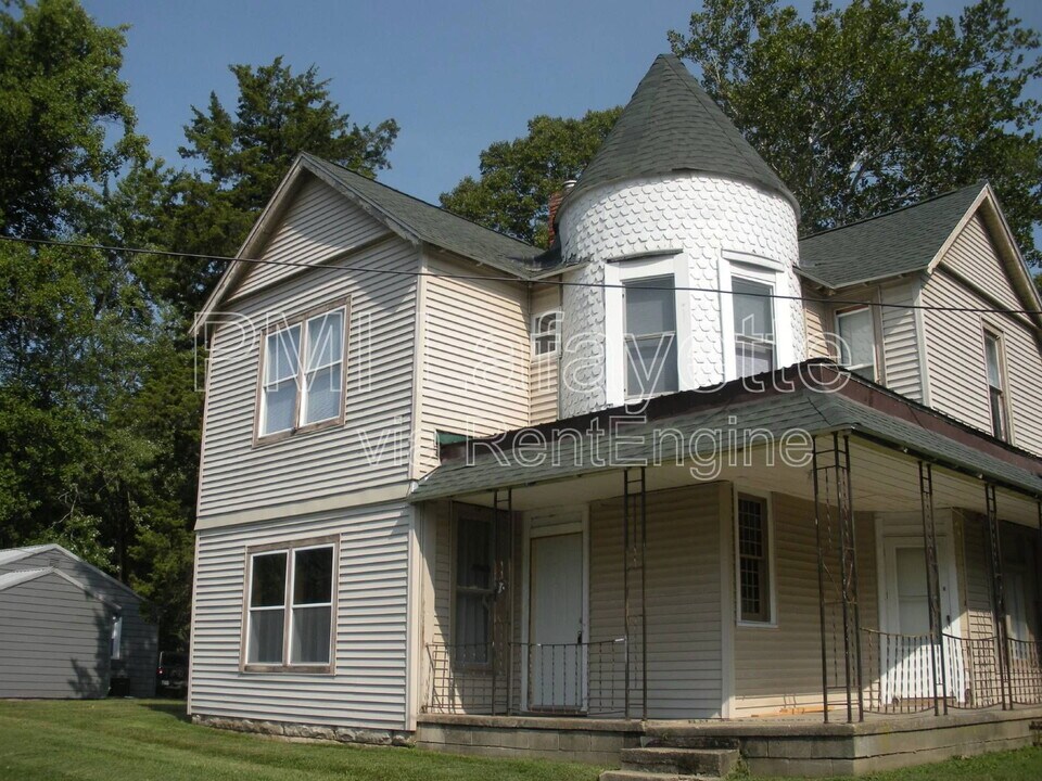 120 W 3rd St in Williamsport, IN - Building Photo