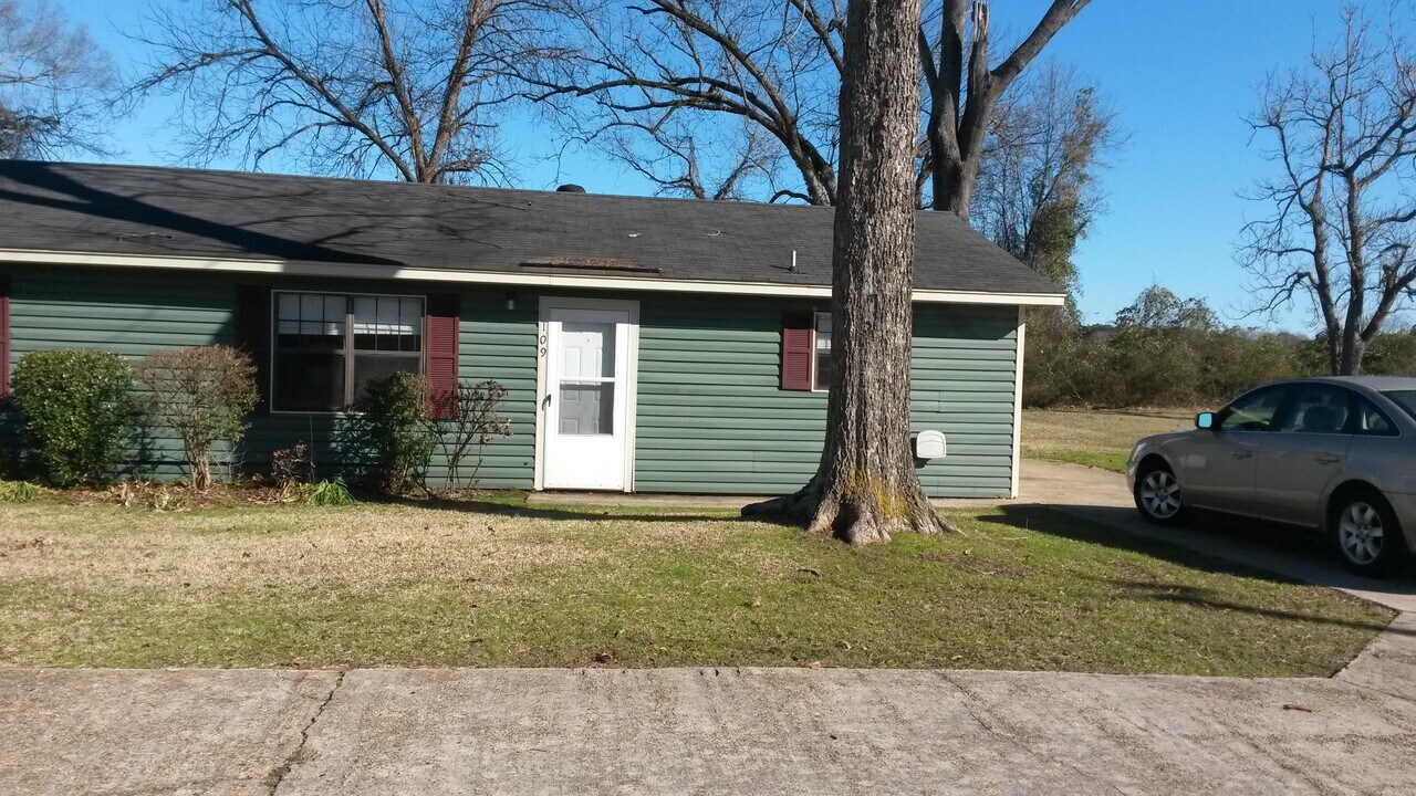 2705 New Natchitoches Rd in West Monroe, LA - Building Photo