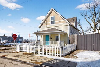 1302 Deloss St in Indianapolis, IN - Building Photo - Building Photo