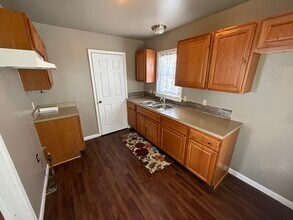 182 Crystal Lake Dr in Pontiac, MI - Building Photo - Building Photo