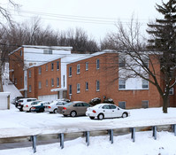 Meadowbrook Apartments in Syracuse, NY - Building Photo - Building Photo