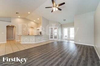 1570 Waldorf Dr in North Port, FL - Foto de edificio - Building Photo