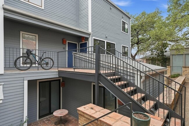 property at 606 W Lynn St