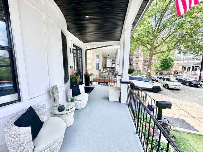 8 Duncan Ct in Jersey City, NJ - Building Photo - Building Photo