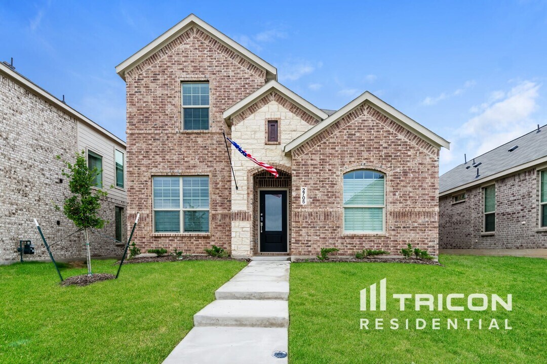 2705 Serenity Grv Ln in Fort Worth, TX - Foto de edificio