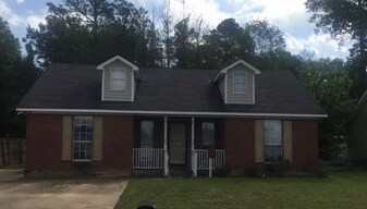 6150 Hunter Ridge Cir in Columbus, GA - Building Photo
