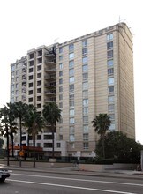 The Pacific in Long Beach, CA - Foto de edificio - Building Photo