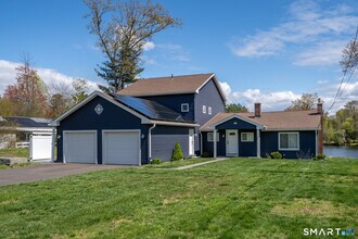 44 Lake Dr in Enfield, CT - Building Photo - Building Photo