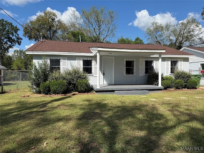 2015 Stokes St in Montgomery, AL - Building Photo