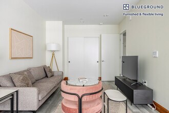 110 W Ocean Blvd in Long Beach, CA - Building Photo - Building Photo