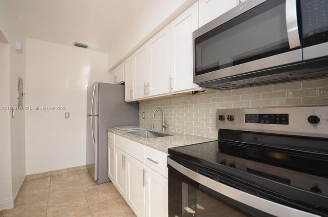 2428 SW 16th St in Miami, FL - Building Photo - Building Photo