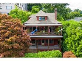 1843 SW 16th Ave, Unit 1 in Portland, OR - Building Photo