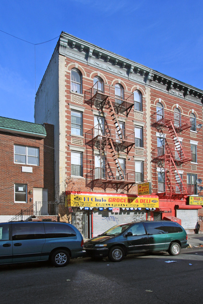 269 Dumont Ave in Brooklyn, NY - Foto de edificio - Building Photo