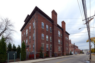 39 Webster St in Pawtucket, RI - Building Photo - Building Photo