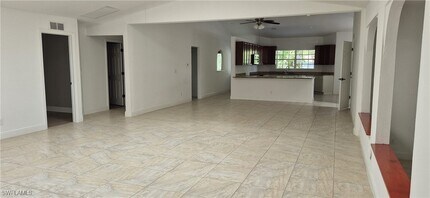315 Cleveland Ave in Lehigh Acres, FL - Foto de edificio - Building Photo