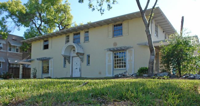 972 Los Robles Ave in Pasadena, CA - Foto de edificio - Building Photo