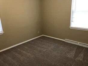 224 Sherwood Way in Bloomington, IL - Building Photo - Building Photo