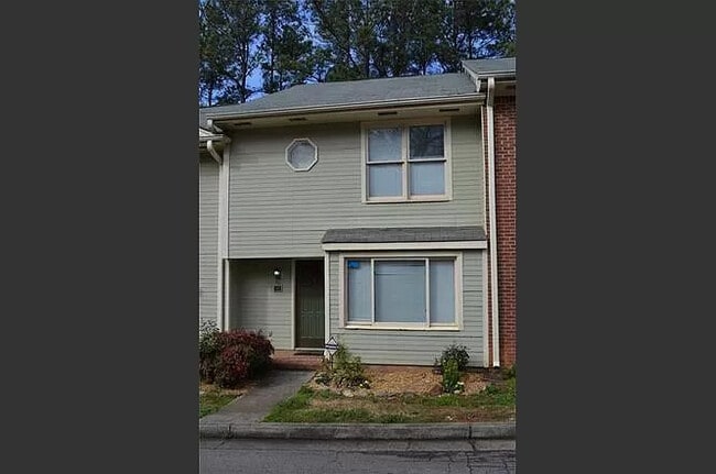 305 Autumn Leaf Way in Norcross, GA - Foto de edificio - Building Photo