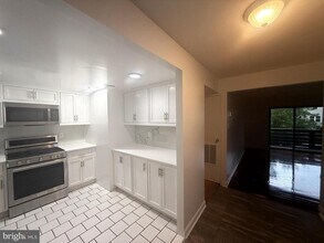 606 Cooper Landing Rd in Cherry Hill Township, NJ - Building Photo - Building Photo