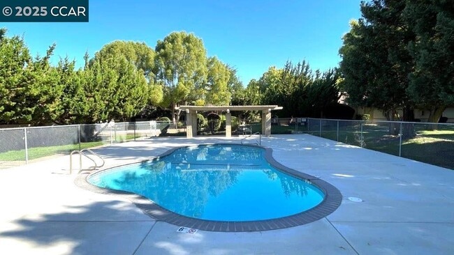 4260 Clayton Rd in Concord, CA - Building Photo - Building Photo