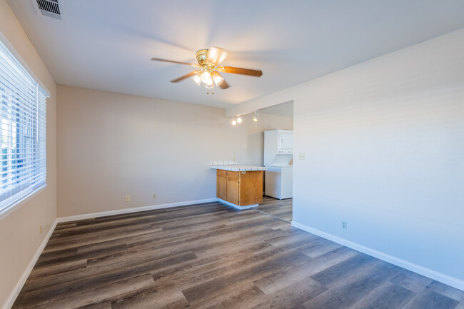 Lawton Street in Antioch, CA - Building Photo - Interior Photo