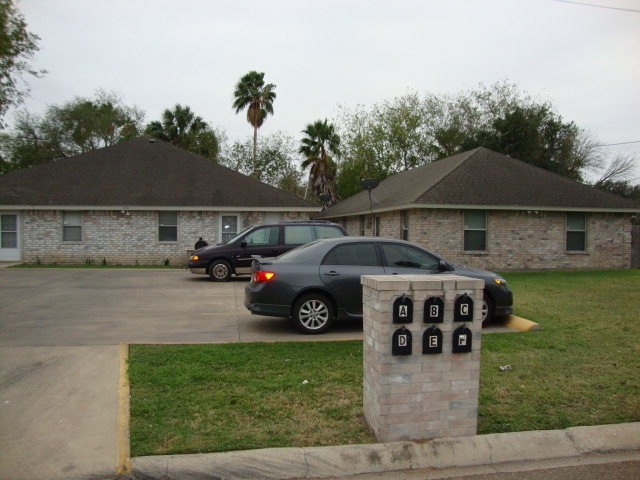 114 E McDonald Ave in Pharr, TX - Foto de edificio