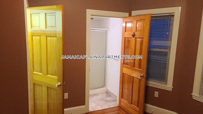 200 Hyde Park Ave-Unit -1 in Boston, MA - Building Photo - Building Photo