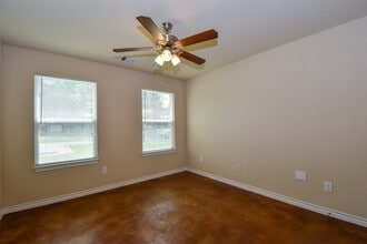 1103 Parkhurst Ave in Cleveland, TX - Building Photo - Building Photo