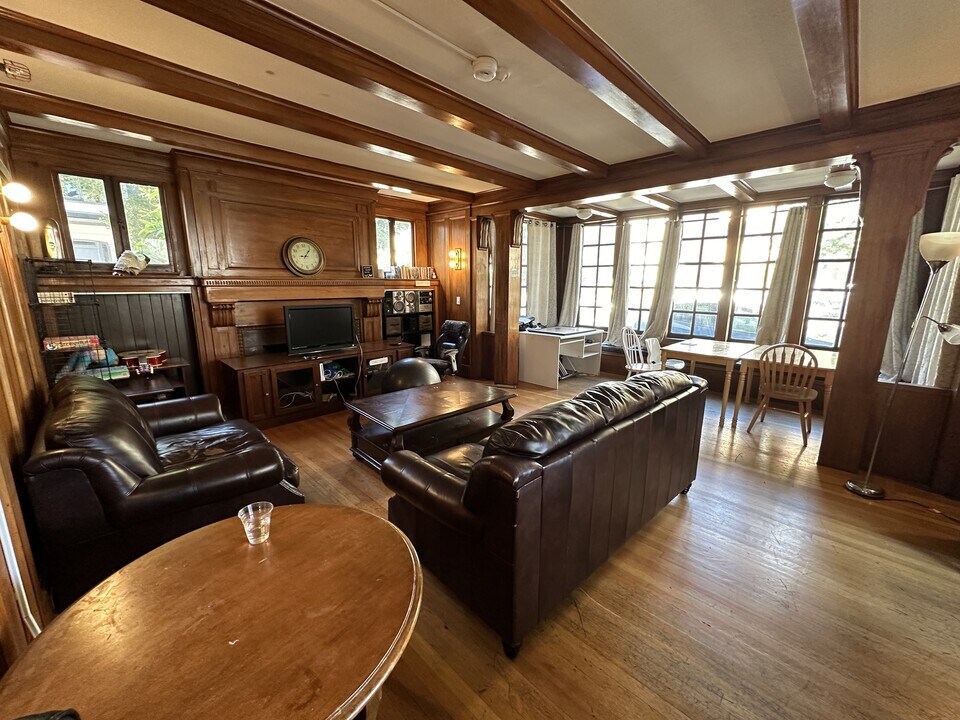 2438 Warring St in Berkeley, CA - Building Photo