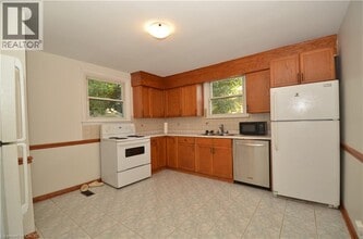 490 Springbrook Ave in Ancaster, ON - Building Photo - Building Photo