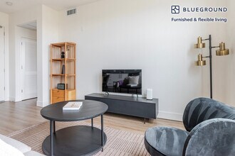 441 El Camino Real, Unit SI FL2-ID2130 in San Carlos, CA - Foto de edificio - Building Photo