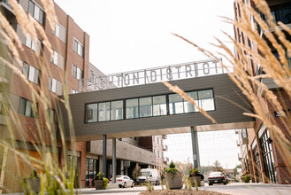 The Flats at Leighton District in Lincoln, NE - Foto de edificio - Building Photo