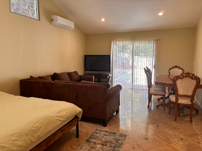 2430 Bessemer St in Los Angeles, CA - Building Photo - Building Photo