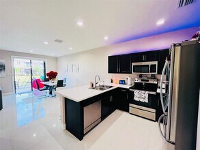 3351 W 94th Terrace in Hialeah, FL - Building Photo - Building Photo